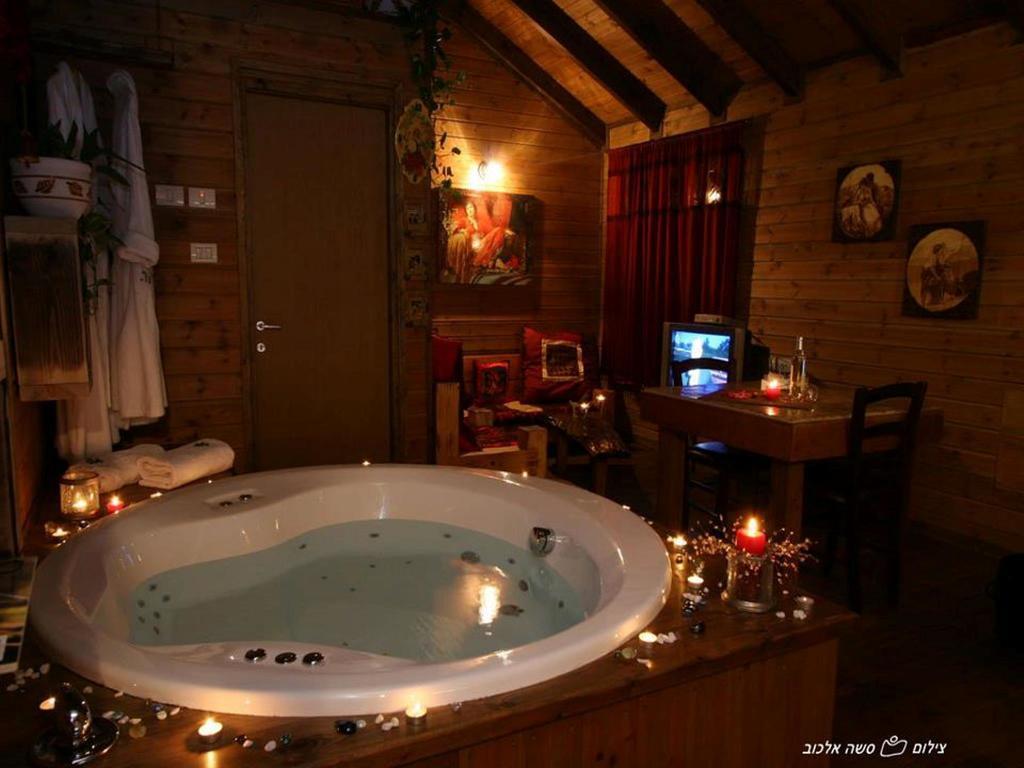 Ha'Bait Ba'Kfar Guesthouse Bruchim Qela' Alon ห้อง รูปภาพ
