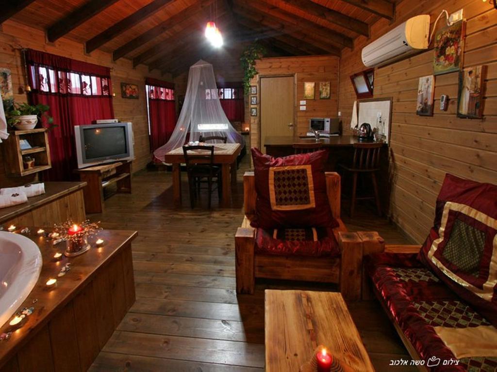Ha'Bait Ba'Kfar Guesthouse Bruchim Qela' Alon ห้อง รูปภาพ